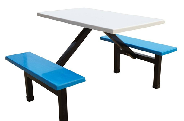 不锈钢餐桌椅与玻璃钢餐桌椅性能对比